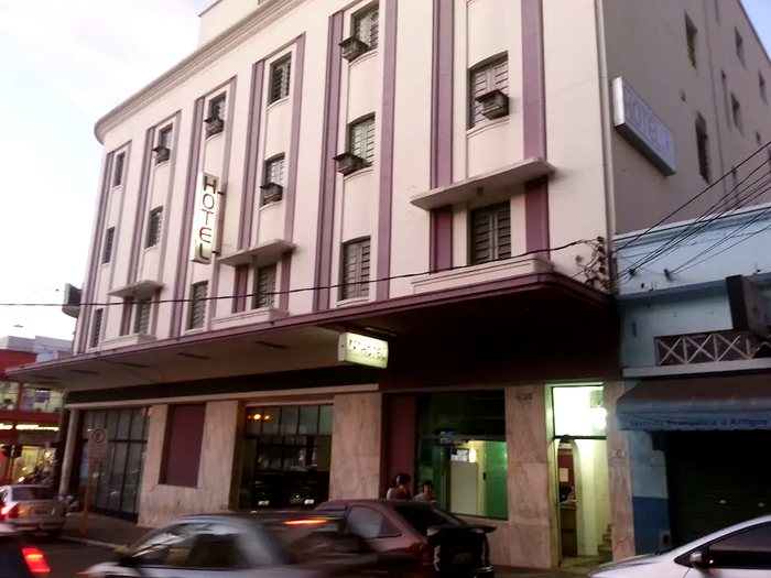 Fachada do Martha Office Hotel na Rua Treze de Maio, no centro de Bauru